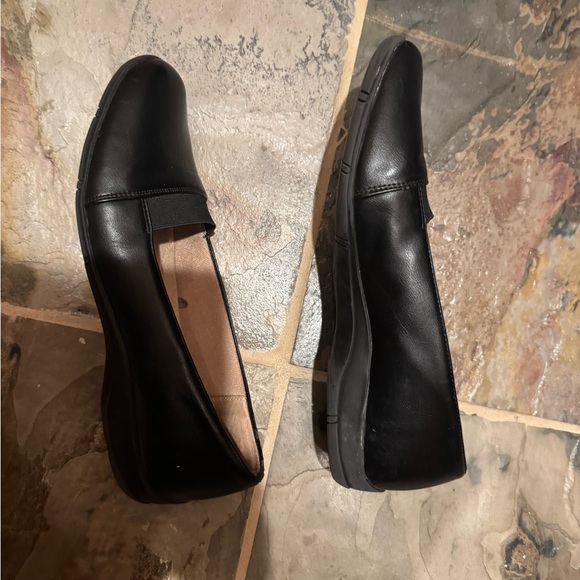 Vionic Black Women's Shoes - Picture 2 of 2